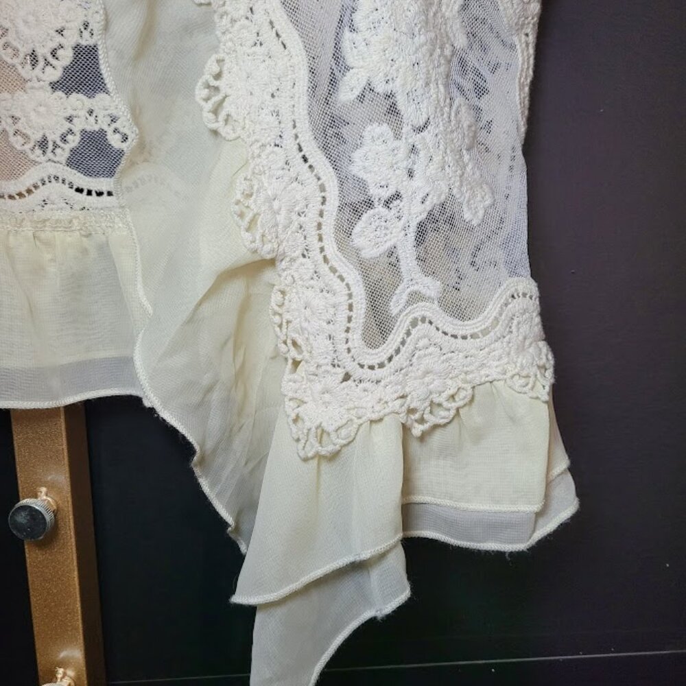 Umgee Women's Boho Style Lace Ruffle Crop Vest S/M - Picture 4 of 10